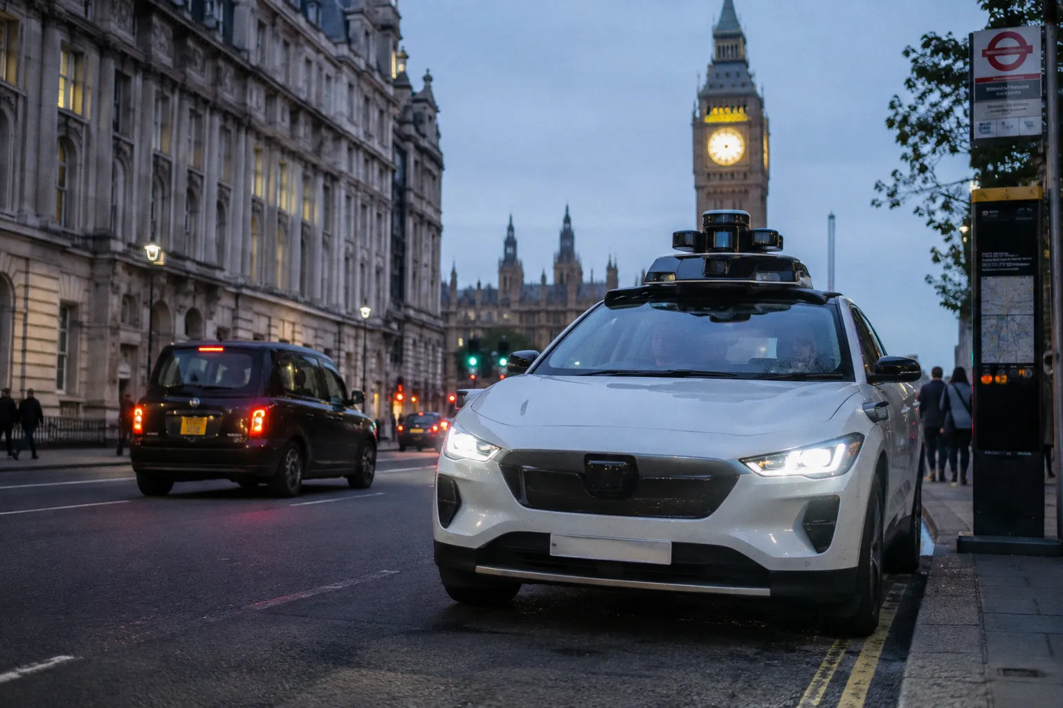 Беспилотные такси Uber вышли на улицы Лондона: как работают роботы с водителем-страховщиком